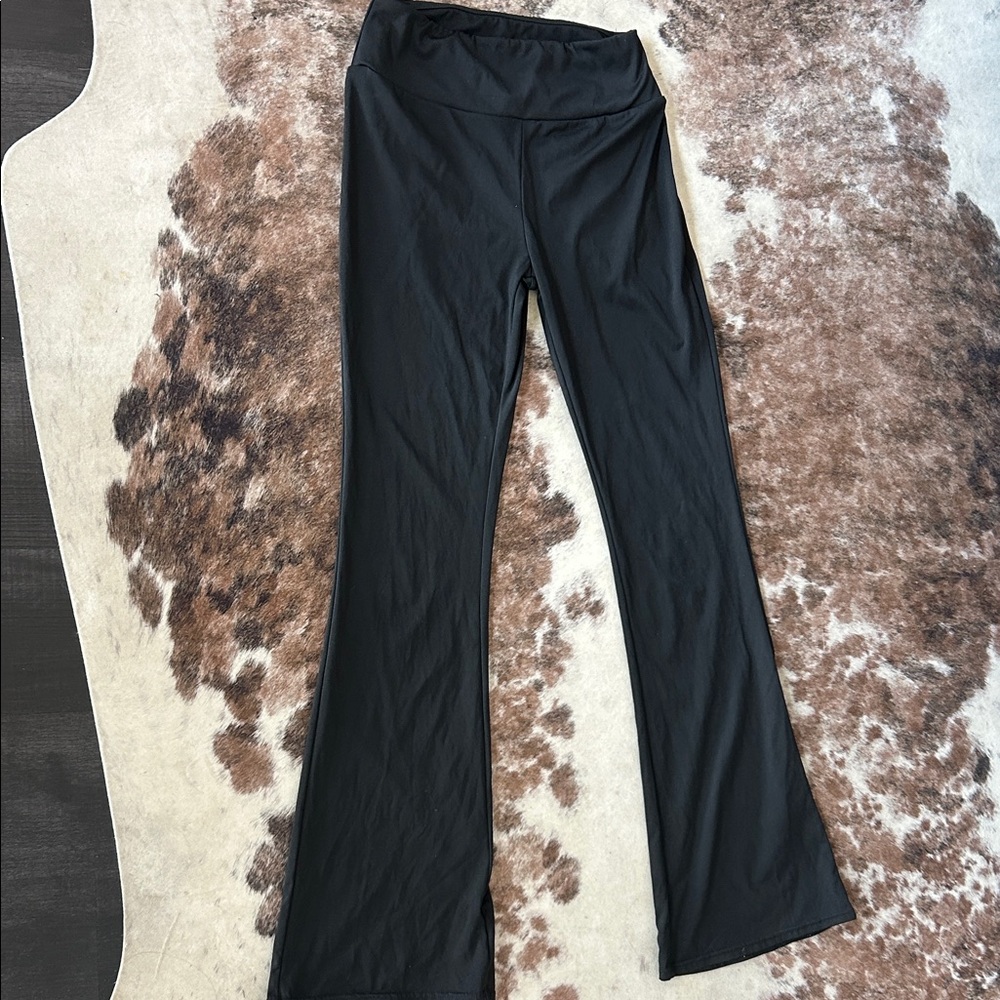 Black scrunch butt legging